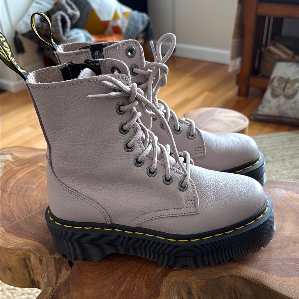 Dr. Martens Jadon Leather Pisa Leather Platform sz UK4